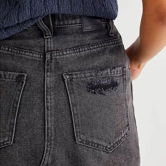 NWT FREE PEOPLE Faded Black Brea Cut Off High Rise Frayed Denim Mini Skirt - Picture 2 of 9